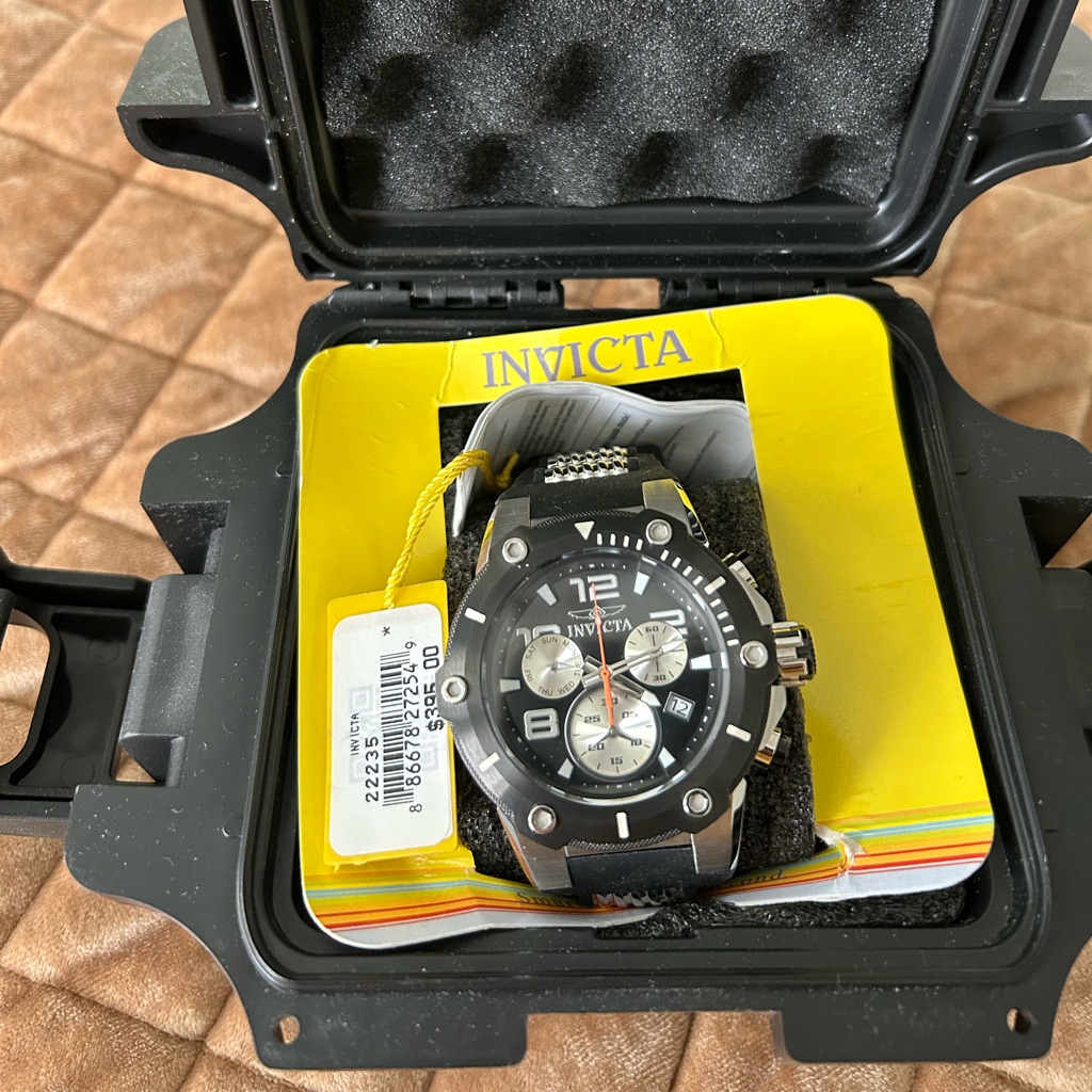 Invicta Speedway 22235 Black Rubber Strap Dive Watch